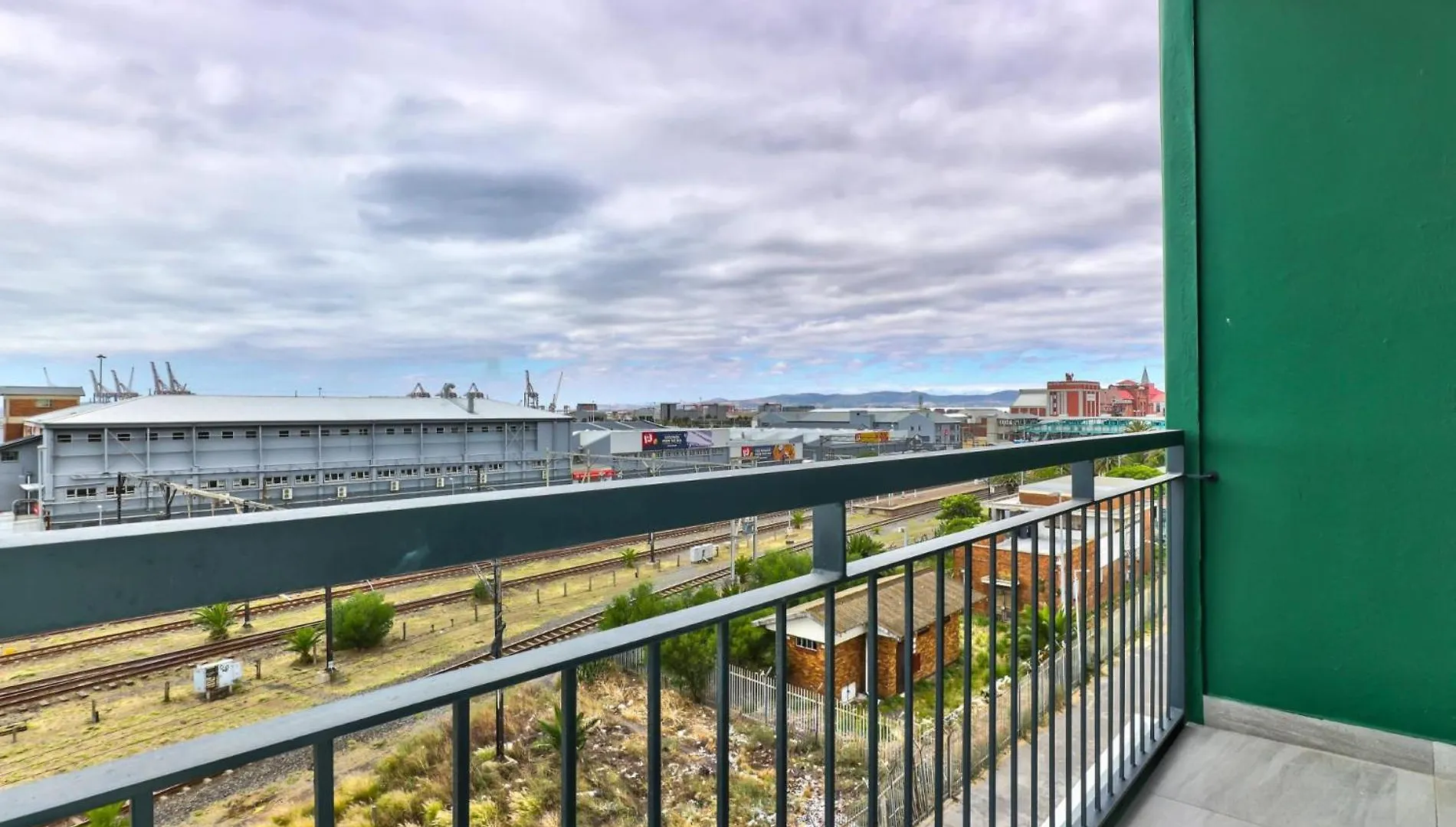 Lively Space In A Vibrant, Woodstock Area Kapstadt
