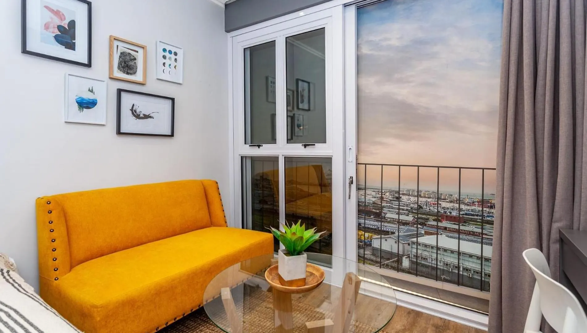 Lively Space In A Vibrant, Woodstock Area Kapstadt 0*,
